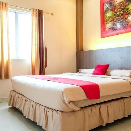 Reddoorz Plus Near Living World Pekanbaru Eksteriør billede