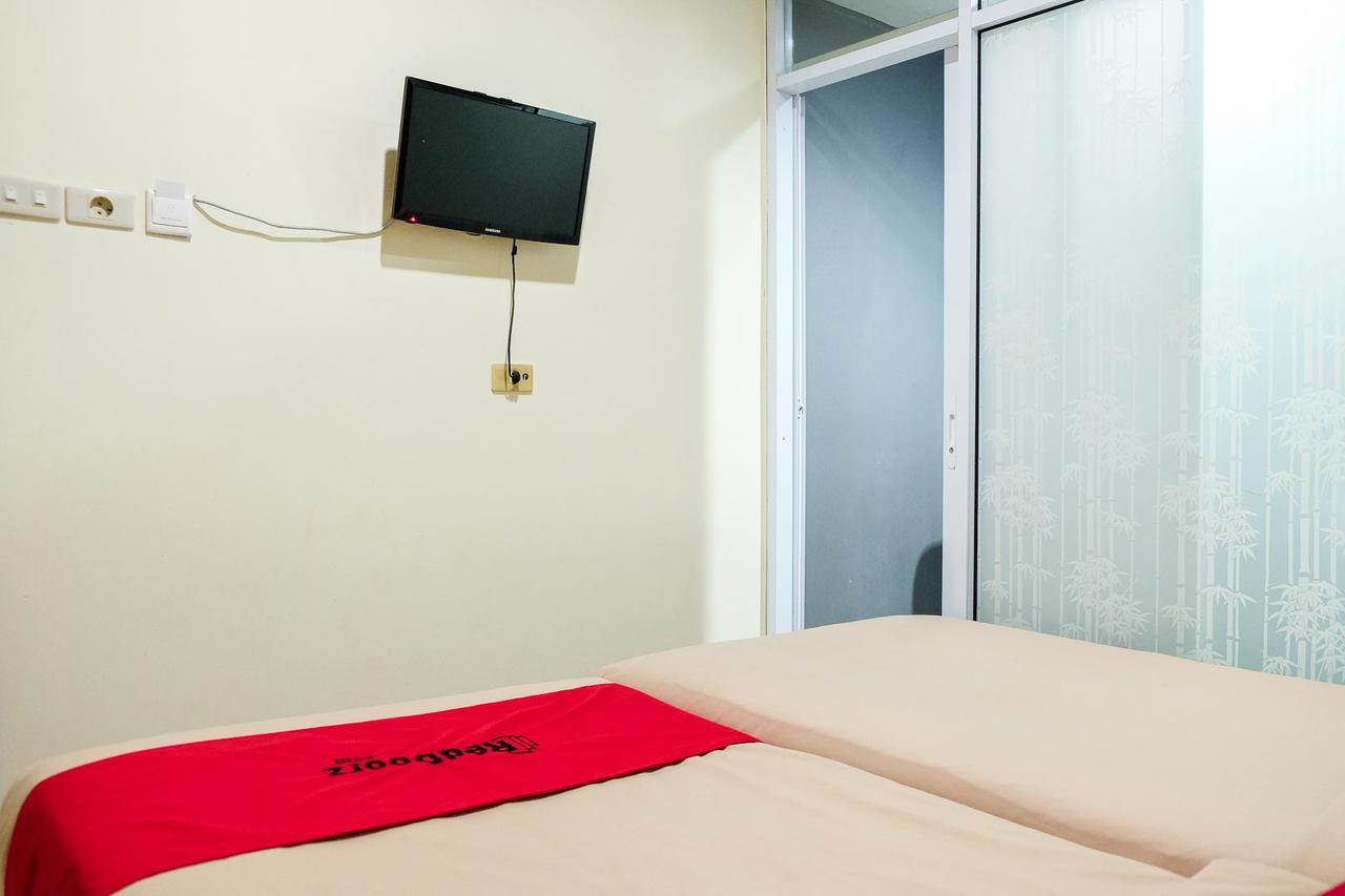Reddoorz Plus Near Living World Pekanbaru Eksteriør billede
