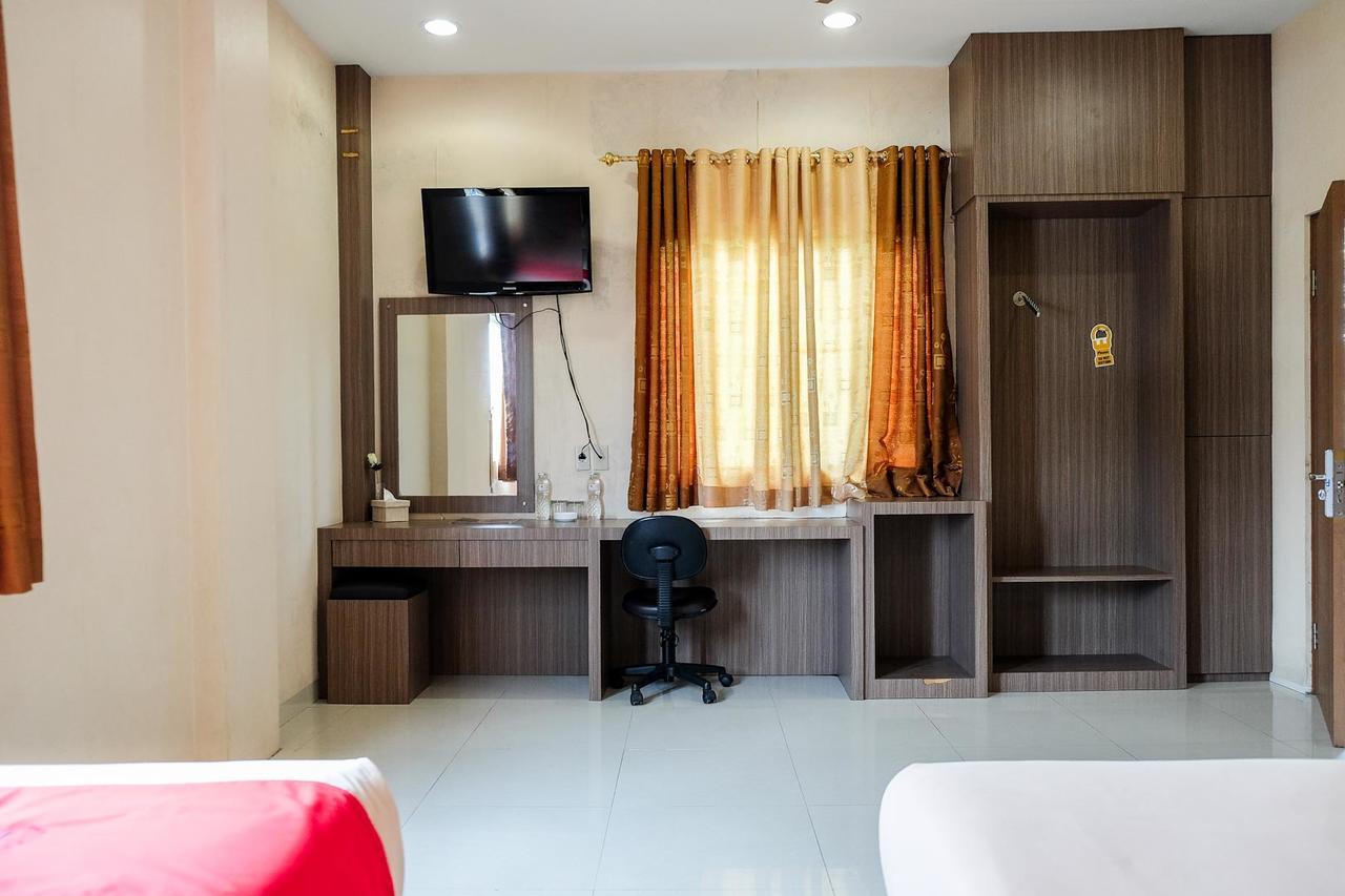 Reddoorz Plus Near Living World Pekanbaru Eksteriør billede