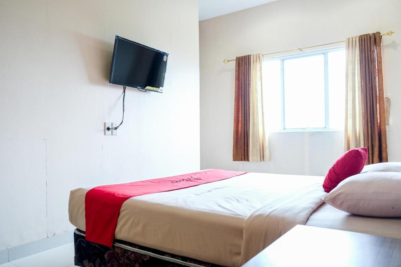 Reddoorz Plus Near Living World Pekanbaru Eksteriør billede
