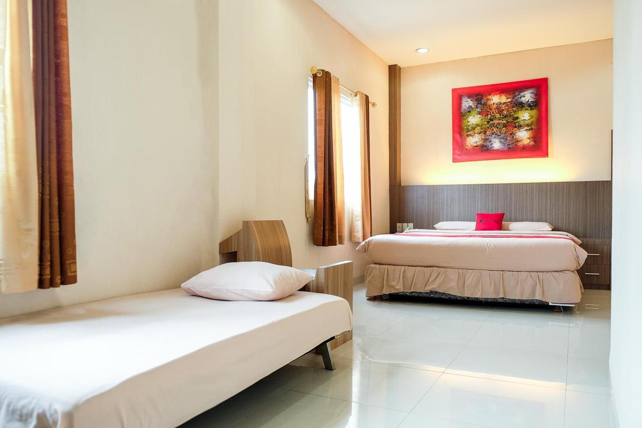 Reddoorz Plus Near Living World Pekanbaru Eksteriør billede