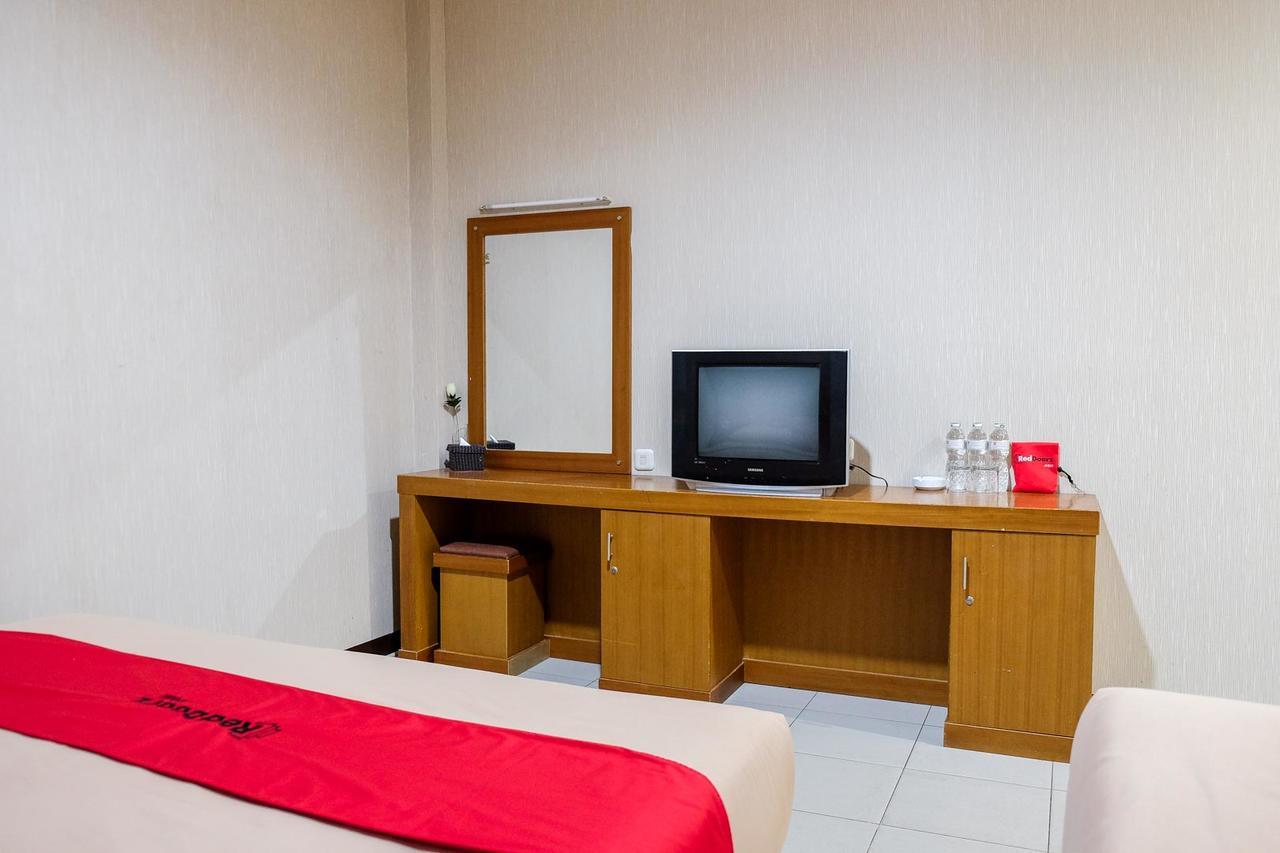 Reddoorz Plus Near Living World Pekanbaru Eksteriør billede