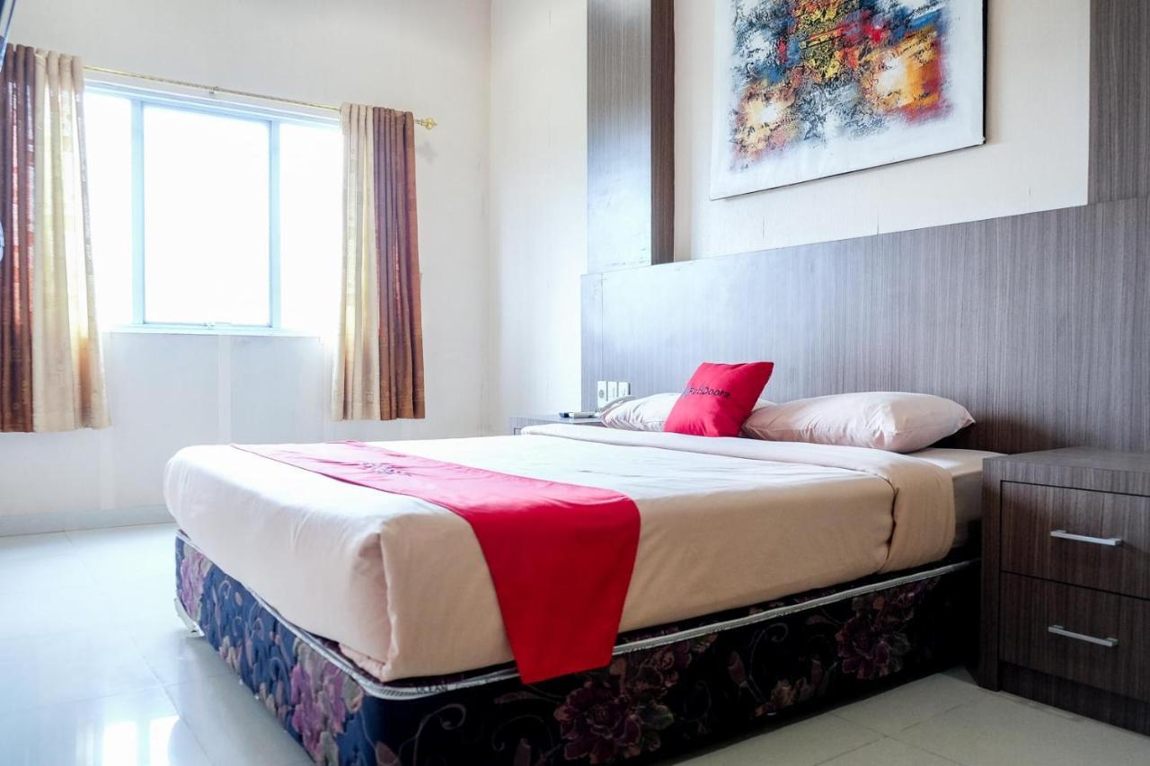 Reddoorz Plus Near Living World Pekanbaru Eksteriør billede